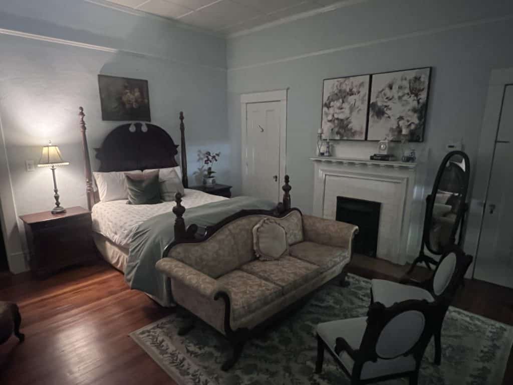 grand magnolia house lodging bridal suite